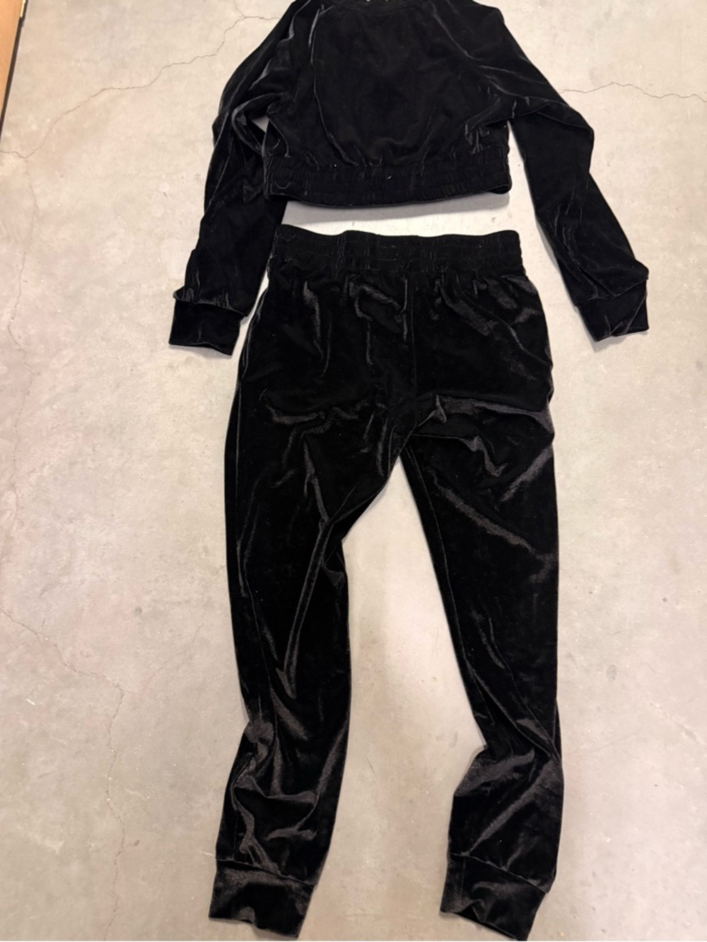 Ash Black Velvet Lounge Set - Cropped Sweatshirt & Joggers